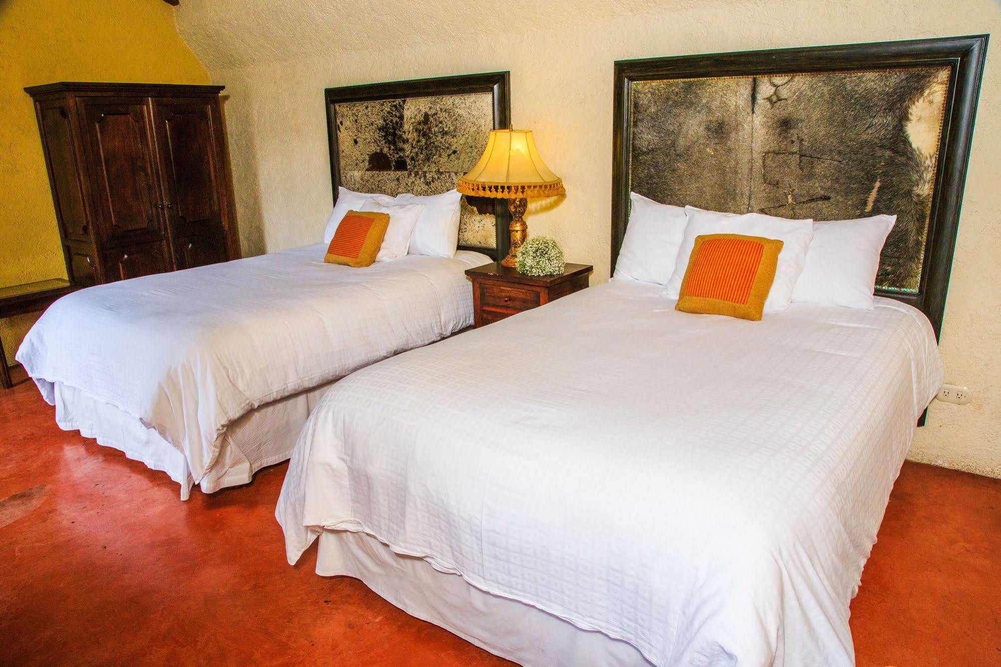 Hotel Lo De Bernal Antigua Kültér fotó